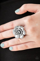 Flowerbed and breakfast -silver