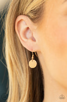 Modestly minimalist -gold