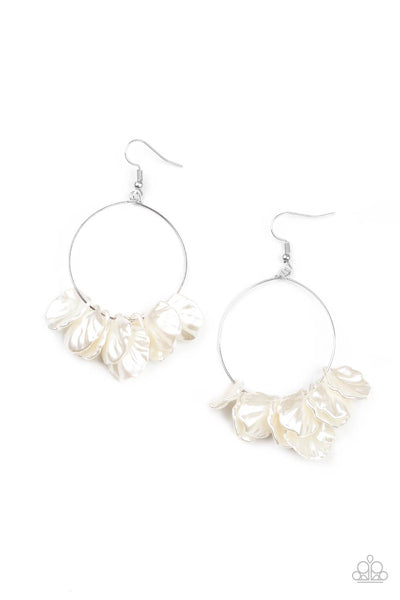 Sailboats and seashells -white